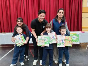 260805-ENTREGA DE LIBROS (12)