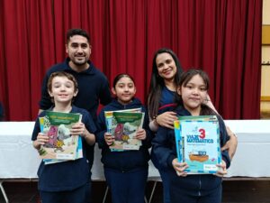 260805-ENTREGA DE LIBROS (13)