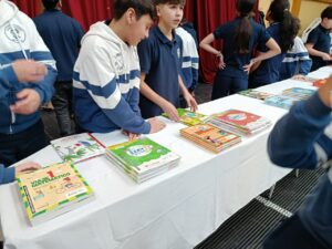 260805-ENTREGA DE LIBROS (16)