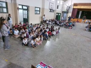 260810-ENTREGA DE LIBROS (2)
