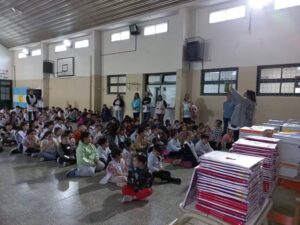 260810-ENTREGA DE LIBROS (3)