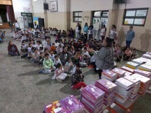 260810-ENTREGA DE LIBROS (5)