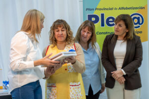 260812-PRESENTACIÓN LIBROS PLEN@ (10)