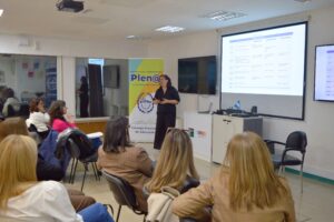 260814-MESA DE TRABAJO DIRECTORES (7)