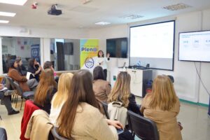 260814-MESA DE TRABAJO DIRECTORES (9)