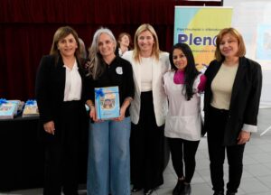 260822-ENTREGA DE LIBROS (1)