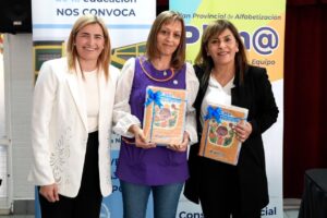 260822-ENTREGA DE LIBROS (10)