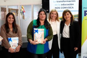 260822-ENTREGA DE LIBROS (11)