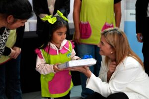 260822-ENTREGA DE LIBROS (5)