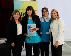 260822-ENTREGA DE LIBROS (6)
