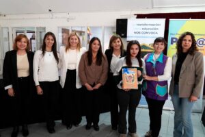260822-ENTREGA DE LIBROS (7)