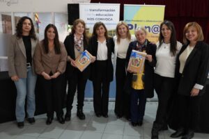 260822-ENTREGA DE LIBROS (8)