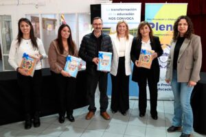 260822-ENTREGA DE LIBROS (9)