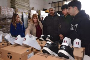 260826-ENTREGA ZAPATILLAS VIDAL (3)