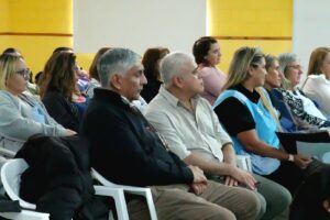 260831-ENTREGA DE LIBROS EL CALAFATE (2)