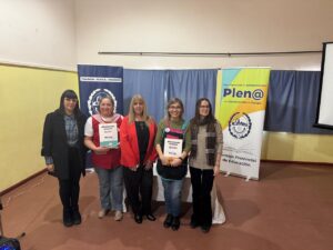 260904-ENTREGA DE LIBROS CHALTÉN Y TRES LAGOS (13)