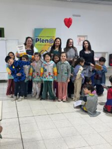 260904-ENTREGA DE LIBROS CHALTÉN Y TRES LAGOS (5)