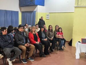 260904-ENTREGA DE LIBROS CHALTÉN Y TRES LAGOS (8)