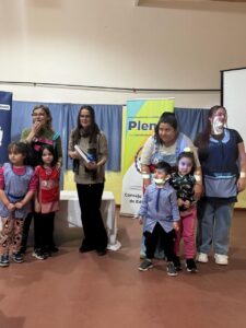 260904-ENTREGA DE LIBROS CHALTÉN Y TRES LAGOS (9)
