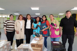 260907-ENTREGA DE ZAPATILLAS EN LAS HERAS (1)
