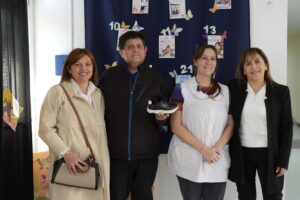 260907-ENTREGA DE ZAPATILLAS EN LAS HERAS (4)