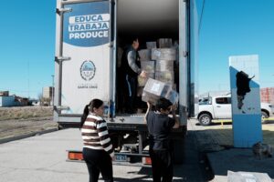 260907-ENTREGA DE ZAPATILLAS LAS HERAS (2)