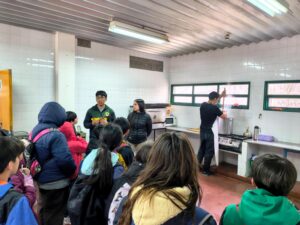 260919-VISITA A LA ESCUELA AGRO GOB. GREG (11)