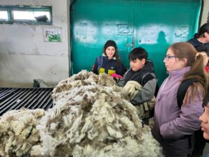 260919-VISITA A LA ESCUELA AGRO GOB. GREG (12)