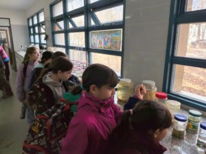 260919-VISITA A LA ESCUELA AGRO GOB. GREG (9)