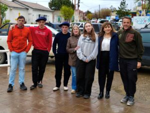 260929-RECIBIÓ A ESTUDIANTES AGROPECUARIOS (2)
