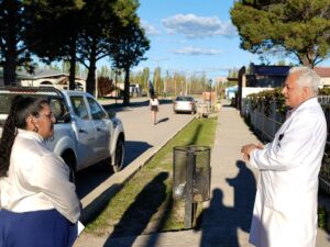 261015-ENTREGA DE ZAPATILLAS LAGO POSADAS-LOS ANTIGUOS (1)