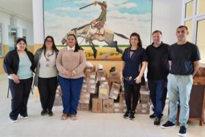 261015-ENTREGA DE ZAPATILLAS LAGO POSADAS-LOS ANTIGUOS (10)