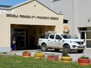 261015-ENTREGA DE ZAPATILLAS LAGO POSADAS-LOS ANTIGUOS (13)