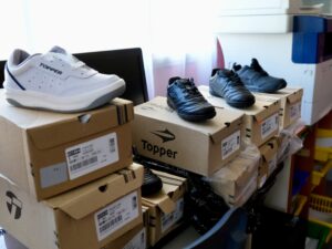 261015-ENTREGA DE ZAPATILLAS LAGO POSADAS-LOS ANTIGUOS (14)