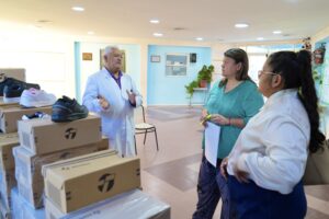 261015-ENTREGA DE ZAPATILLAS LAGO POSADAS-LOS ANTIGUOS (4)