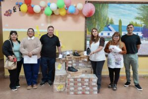 261015-ENTREGA DE ZAPATILLAS LAGO POSADAS-LOS ANTIGUOS (9)